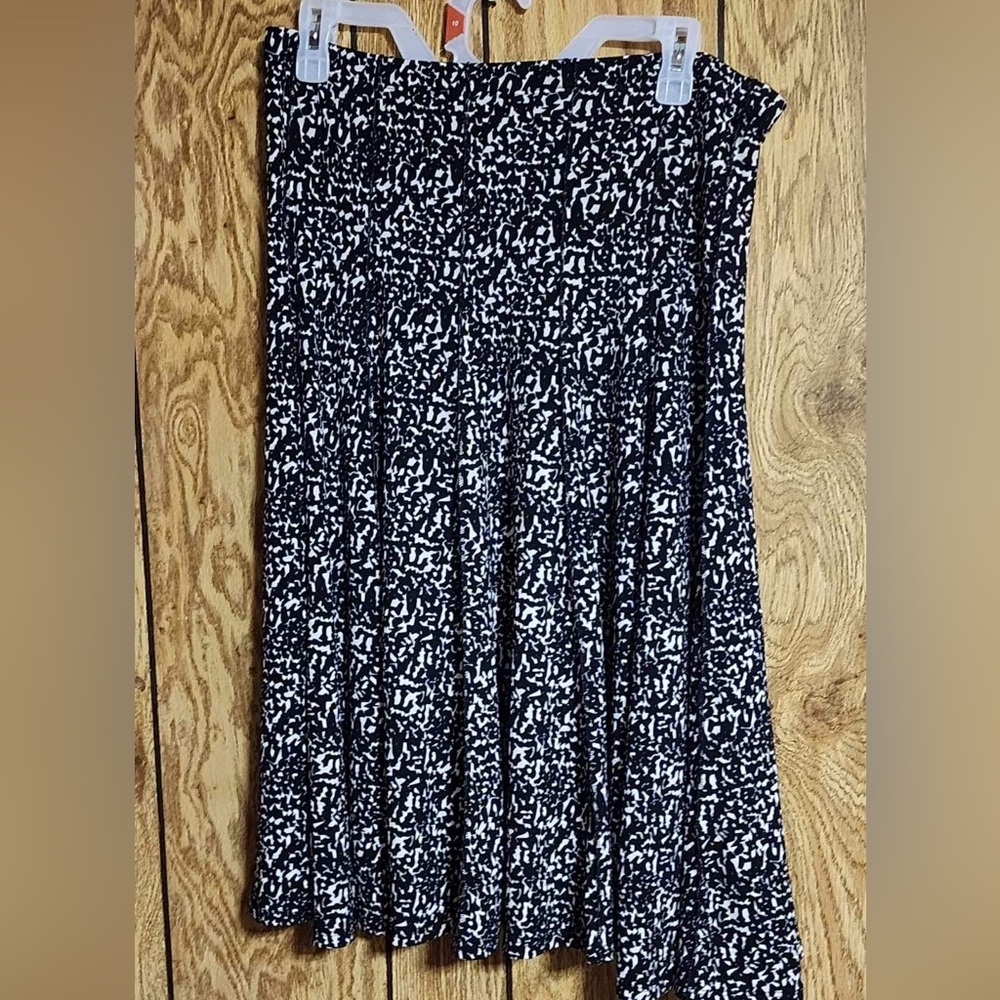 Maria Gabrielle Skirt Size L NWOT